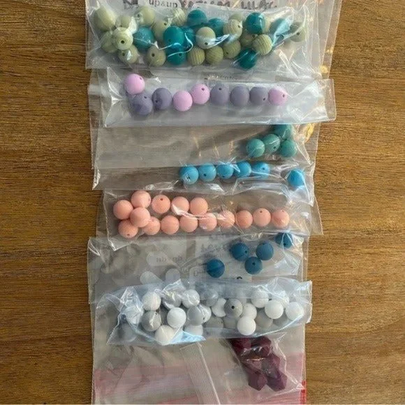 Silicone & Wood Beads Lot !!850 Beads!! - Picture 5 of 8
